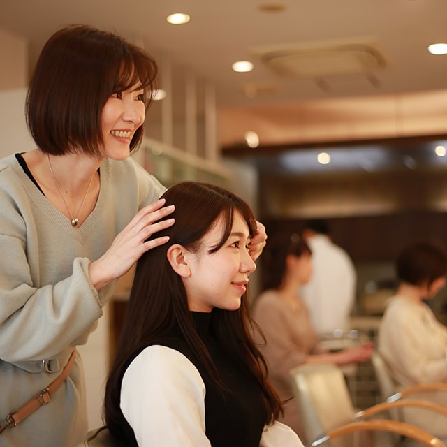 LINEから24時間予約受付。空き時間の自動通知でキャンセル枠も埋まりやすくなります。